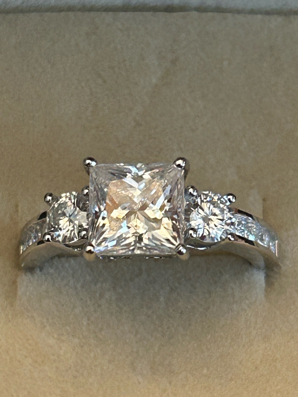 2.50CTW Princess-Cut Moissanite 💎Three-Stone Engagement Ring 925 Sterling Silver